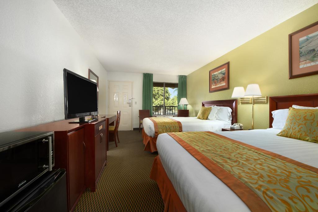 Hotel Ramada By Wyndham Temple Terrace/Tampa North Habitación foto